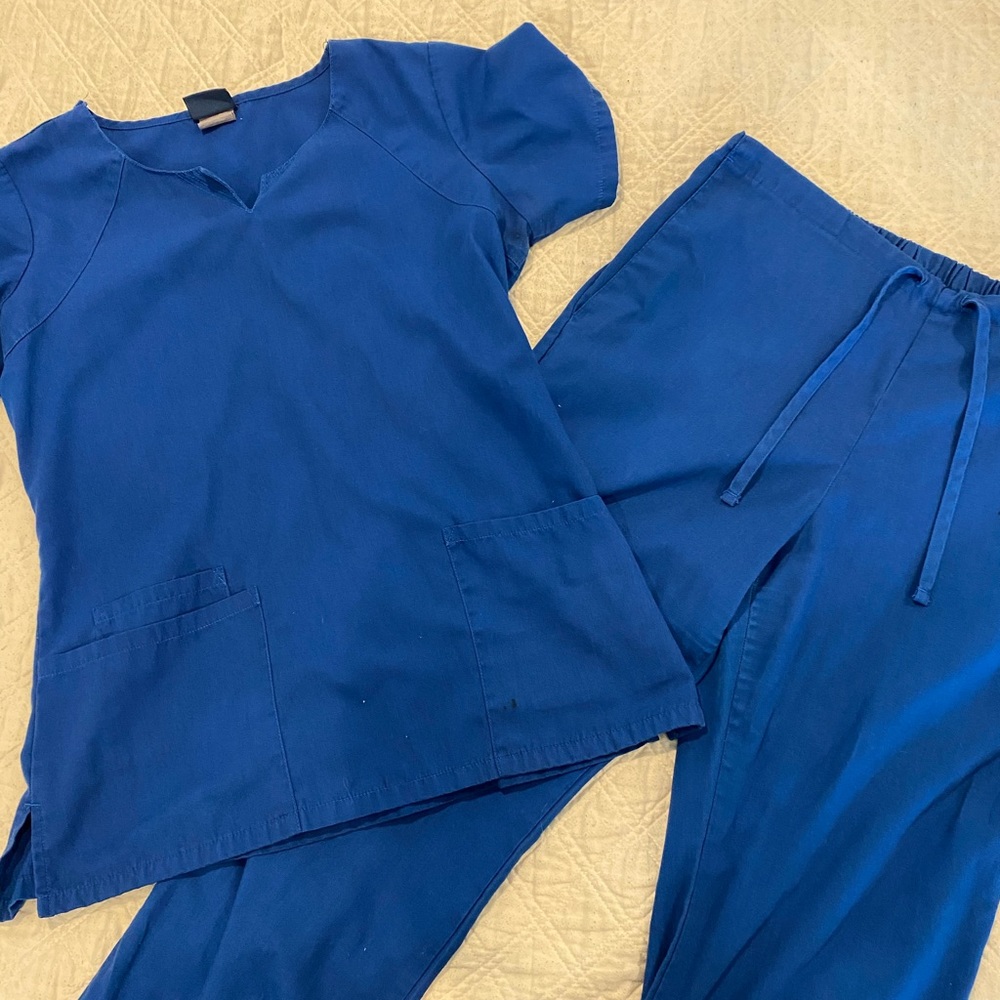 Scrub set